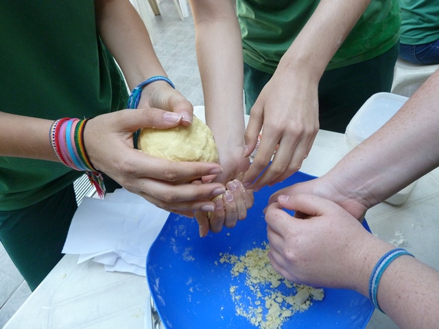 Capa de La combinación perfecta: ¡La cocina, la comida y el español! – 8º ano