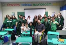 Capa de Atleta paraolímpico visita alunos do 8º ano