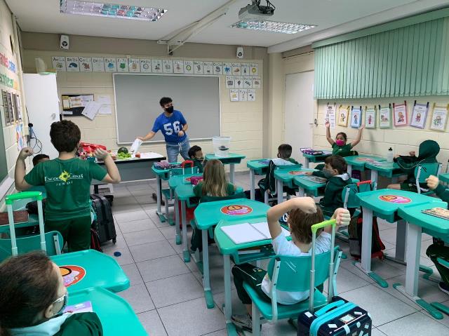 Capa de Jogamos ¿Se hunde o flota? nas aulas de espanhol – 2º ano