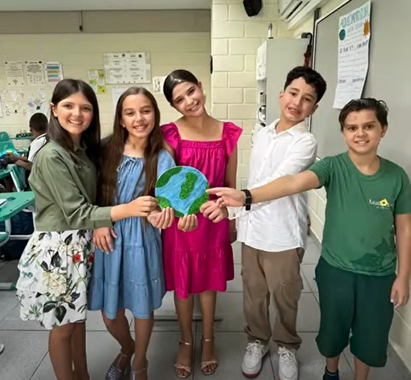 Capa de Alunos do 5º ano A, apresentaram o primeiro trabalho oral