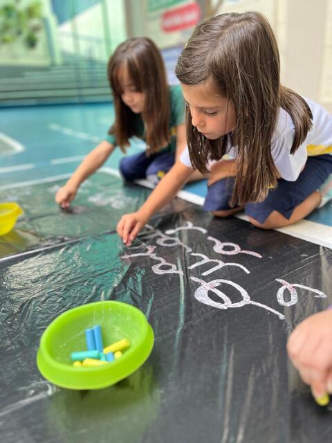 Foto de Aprendendo com Criatividade: Revisão das Vogais e Família Silábica da Letra B