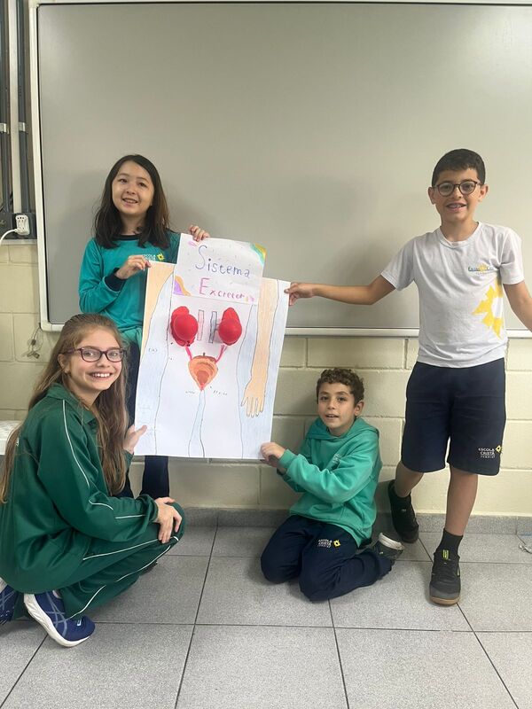 Foto de Alunos do 5º Ano A exploram os sistemas do corpo humano em trabalhos criativos